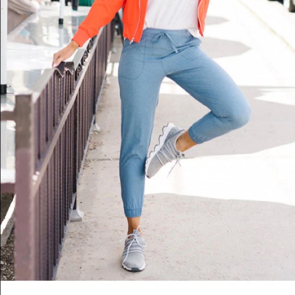 Albion Fit light chambray blue jetsetters size Med petite